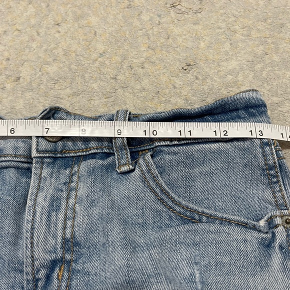 EUC Women’s Size 0 (26” Waist) Old Navy Cut-off Denim Shorts Stone Washed Blue - Picture 11 of 11